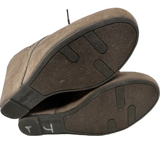 Fergalicious Dade Wedge Oxford Booties Womens 8.5 Taupe Brown Cutout Lace Up - Picture 9 of 11